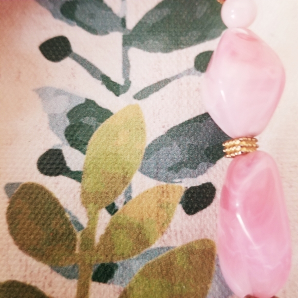 SOLD Vintage baby pink beaded costume necklace - Picture 5 of 6